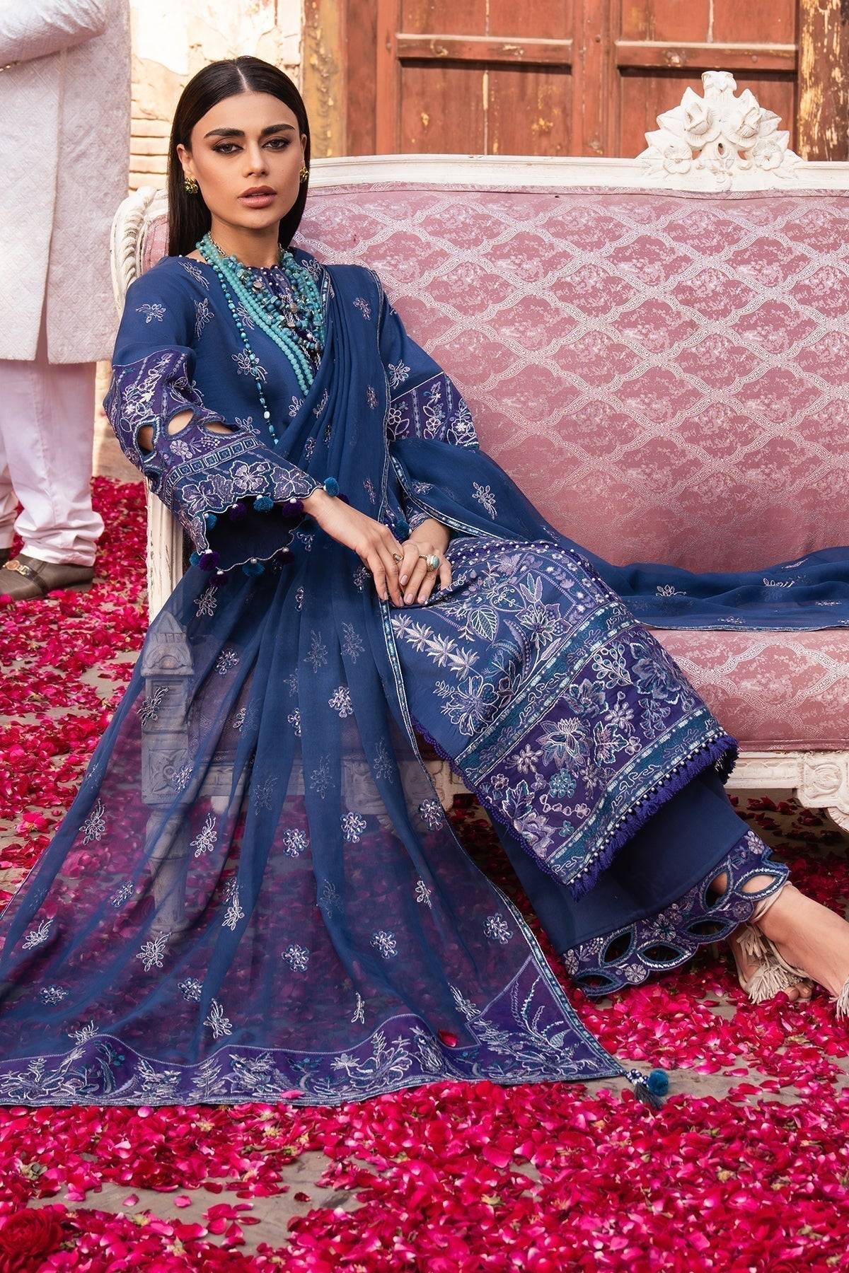 Alizeh | Rawayat Luxury Lawn 24 | Shehnaaz - Pakistani Designer Dress - by Alizeh | Type: Luxury - 100% Original at Saira Sultan
