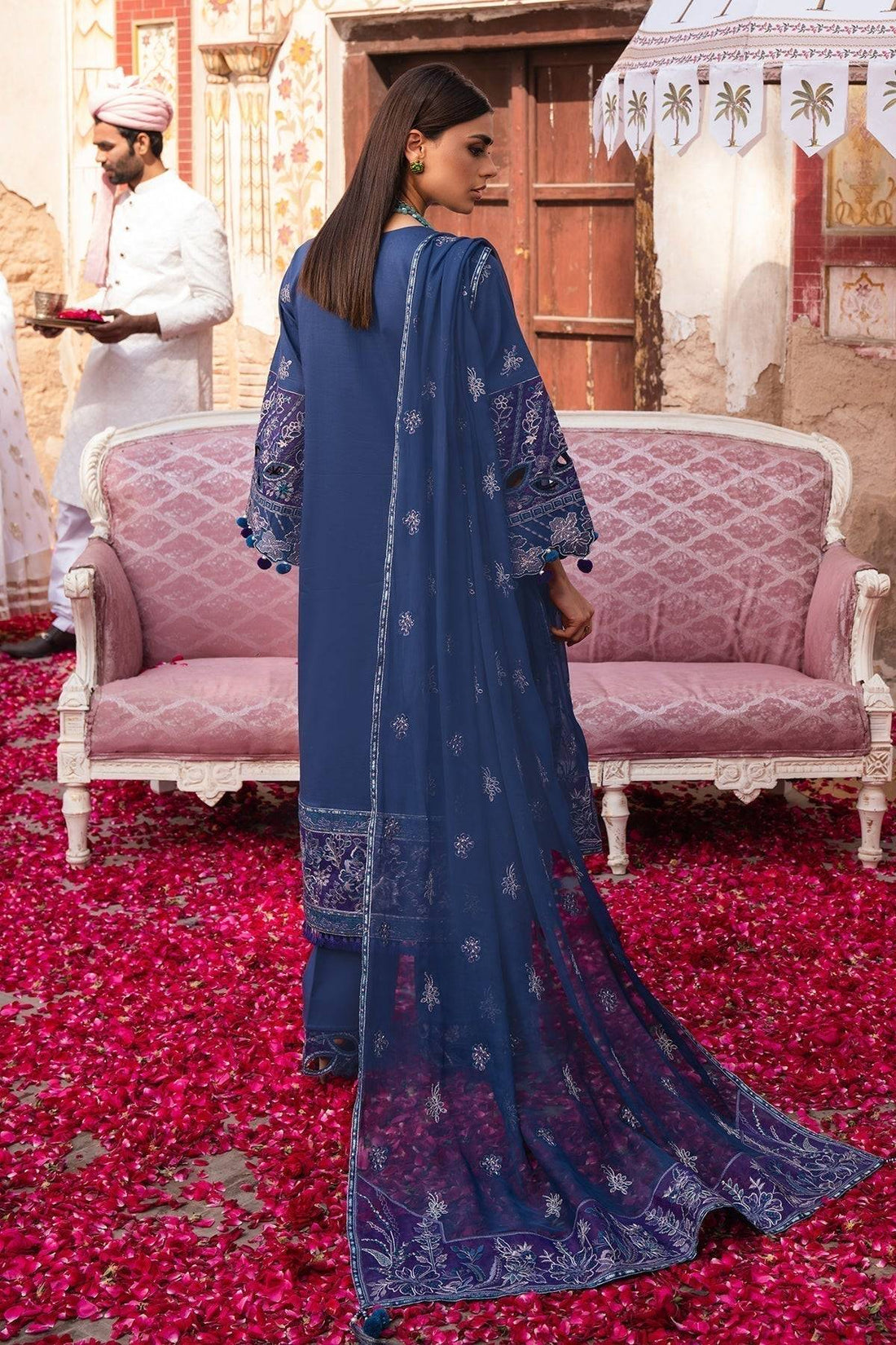 Alizeh | Rawayat Luxury Lawn 24 | Shehnaaz - Pakistani Designer Dress - by Alizeh | Type: Luxury - 100% Original at Saira Sultan