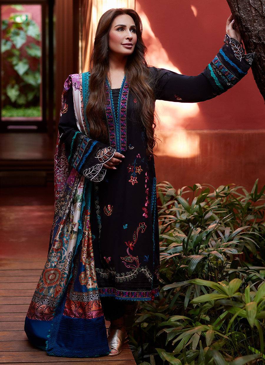 Farah Talib Aziz | Suay Lawn 24 | ILARIA BLACK - Pakistani Designer Dress - by Farah Talib Aziz | Type: Luxury - 100% Original at Saira Sultan