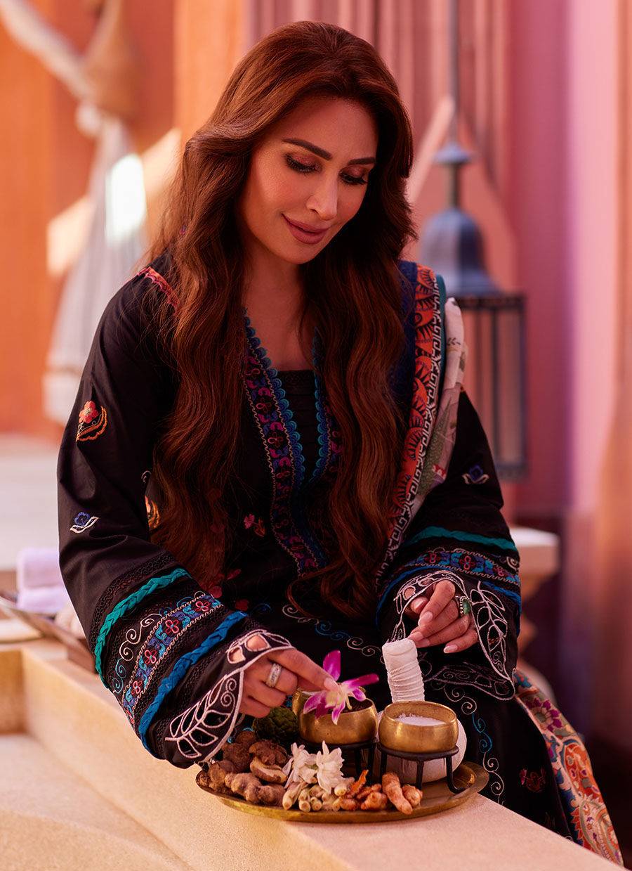 Farah Talib Aziz | Suay Lawn 24 | ILARIA BLACK - Pakistani Designer Dress - by Farah Talib Aziz | Type: Luxury - 100% Original at Saira Sultan