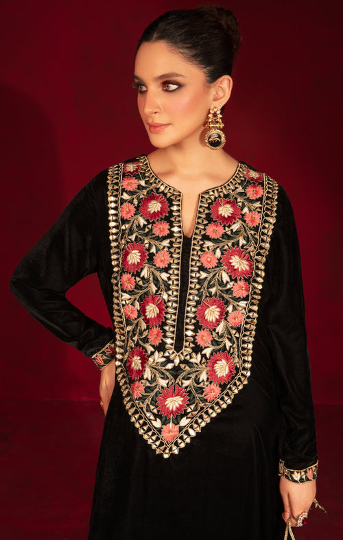 Maya | Raazi Velvet 24 | ZEEST M Black Velvet