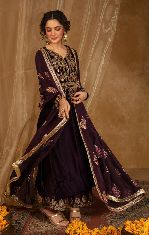 Maya | Raazi Velvet 24 | IBAARAT L Deep Purple Velvet