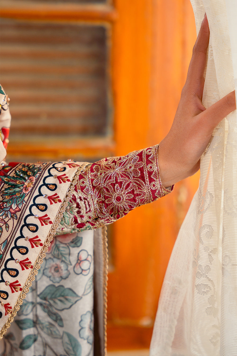 Saira Rizwan | Dahini Silk Pret | DUNE - SRLP01-25 XL Light Gray Raw Silk
