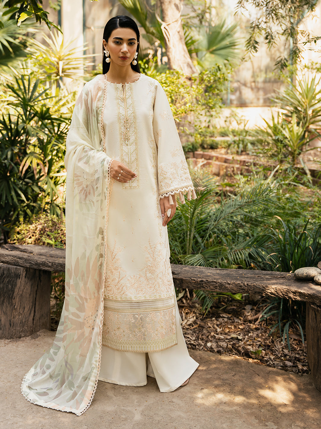 Izel | Dastak Luxury Lawn | MAAHAY -  Izel Ladies Clothes -  Saira Sultan