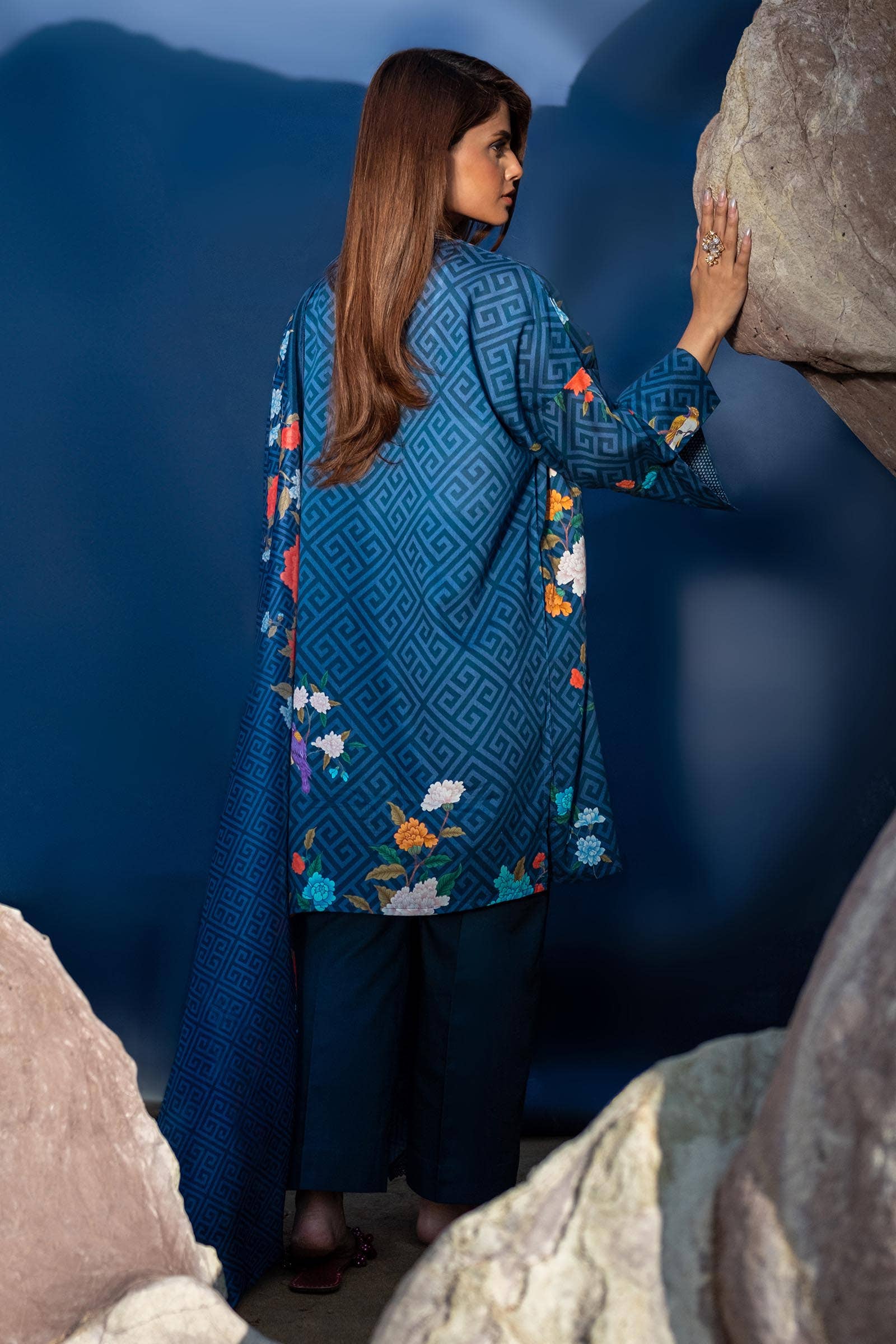 Sana Safinaz | Mahay Spring 24 | H241-013B-2BK - Pakistani Designer Dress - by Sana Safinaz | Type: Luxury - 100% Original at Saira Sultan