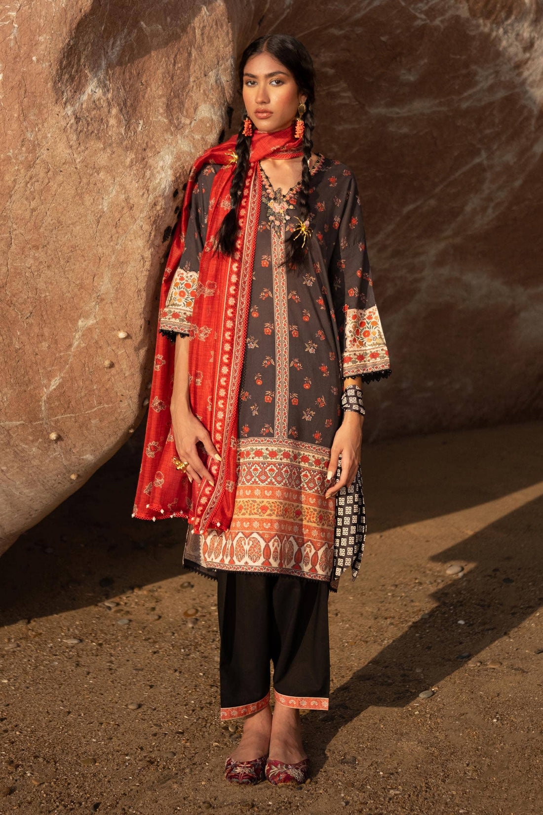 Sana Safinaz | Mahay Spring 24 | H241-017A-2BK - Pakistani Designer Dress - by Sana Safinaz | Type: Luxury - 100% Original at Saira Sultan