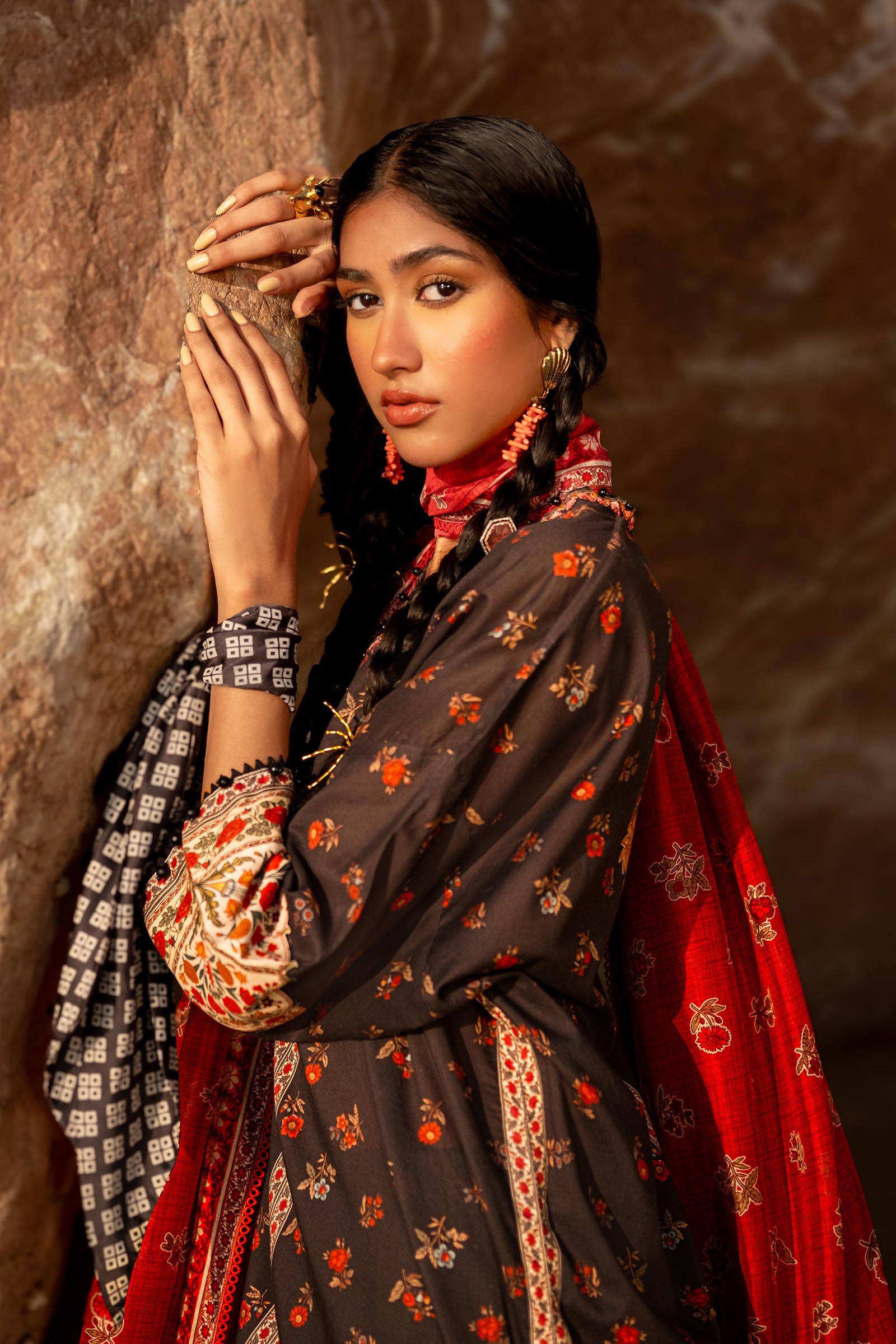 Sana Safinaz | Mahay Spring 24 | H241-017A-2BK - Pakistani Designer Dress - by Sana Safinaz | Type: Luxury - 100% Original at Saira Sultan