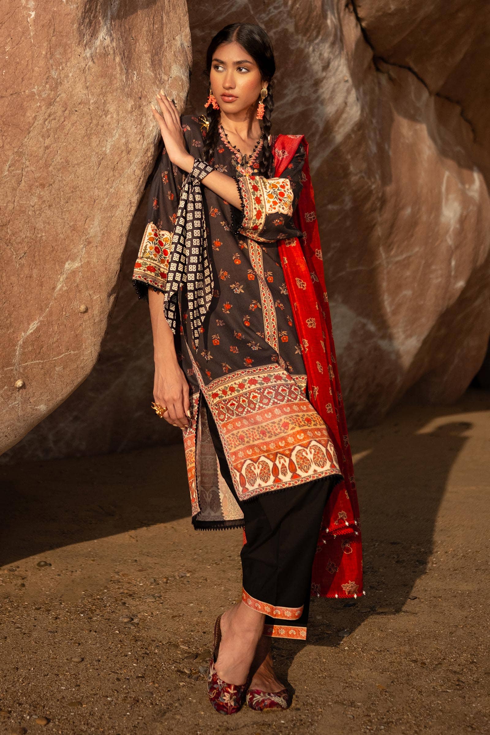 Sana Safinaz | Mahay Spring 24 | H241-017A-2BK - Pakistani Designer Dress - by Sana Safinaz | Type: Luxury - 100% Original at Saira Sultan