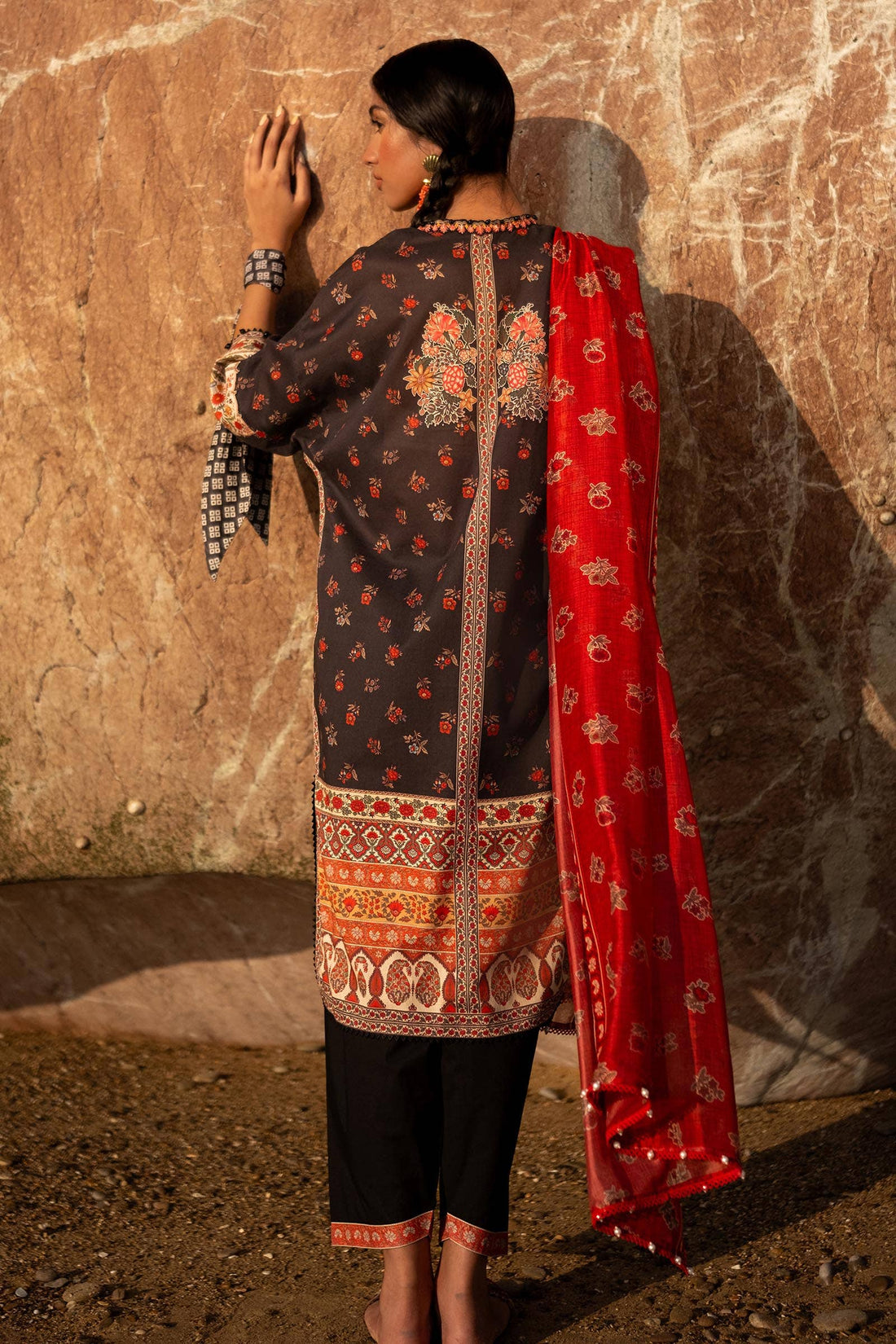 Sana Safinaz | Mahay Spring 24 | H241-017A-2BK - Pakistani Designer Dress - by Sana Safinaz | Type: Luxury - 100% Original at Saira Sultan