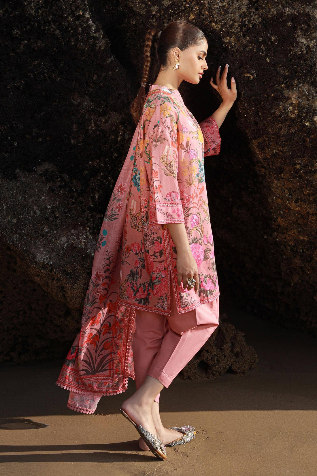 Sana Safinaz | Mahay Spring 24 | H241-019A-3CS - Pakistani Designer Dress - by Sana Safinaz | Type: Luxury - 100% Original at Saira Sultan