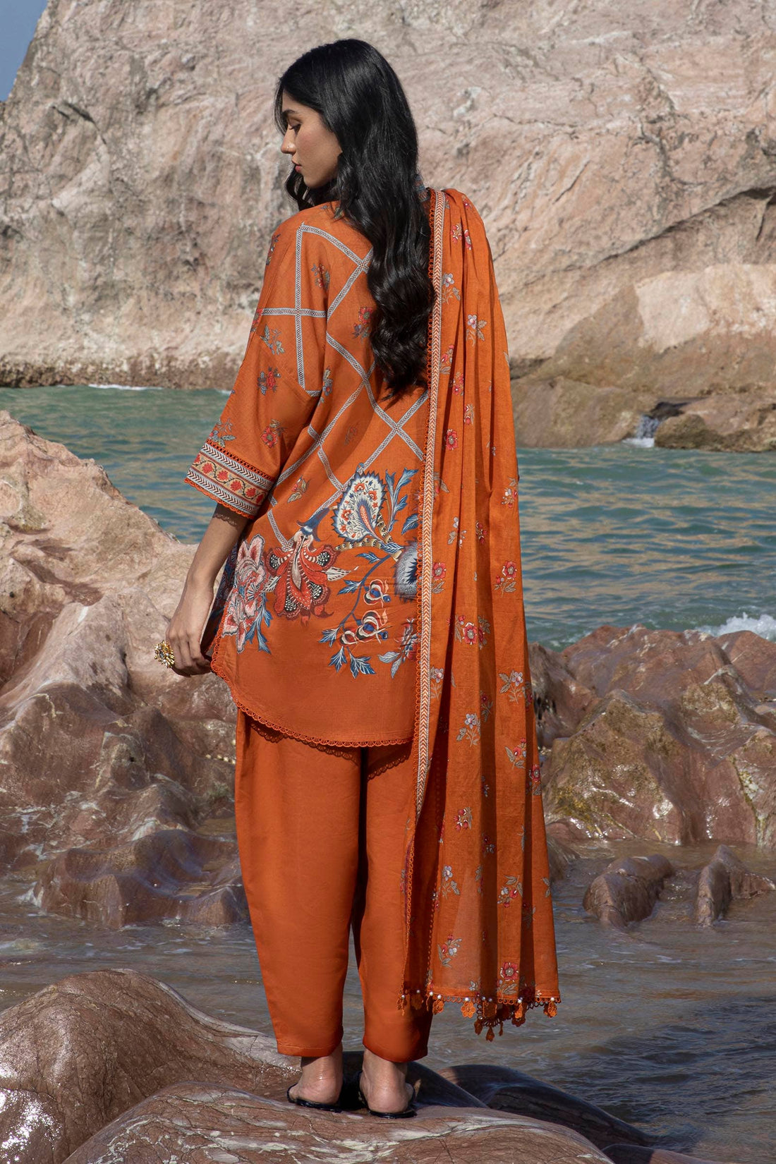 Sana Safinaz | Mahay Spring 24 | H241-020A-3CG - Pakistani Designer Dress - by Sana Safinaz | Type: Luxury - 100% Original at Saira Sultan
