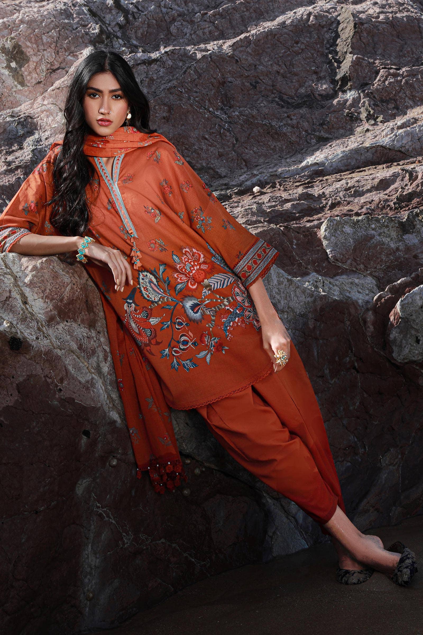 Sana Safinaz | Mahay Spring 24 | H241-020A-3CG - Pakistani Designer Dress - by Sana Safinaz | Type: Luxury - 100% Original at Saira Sultan