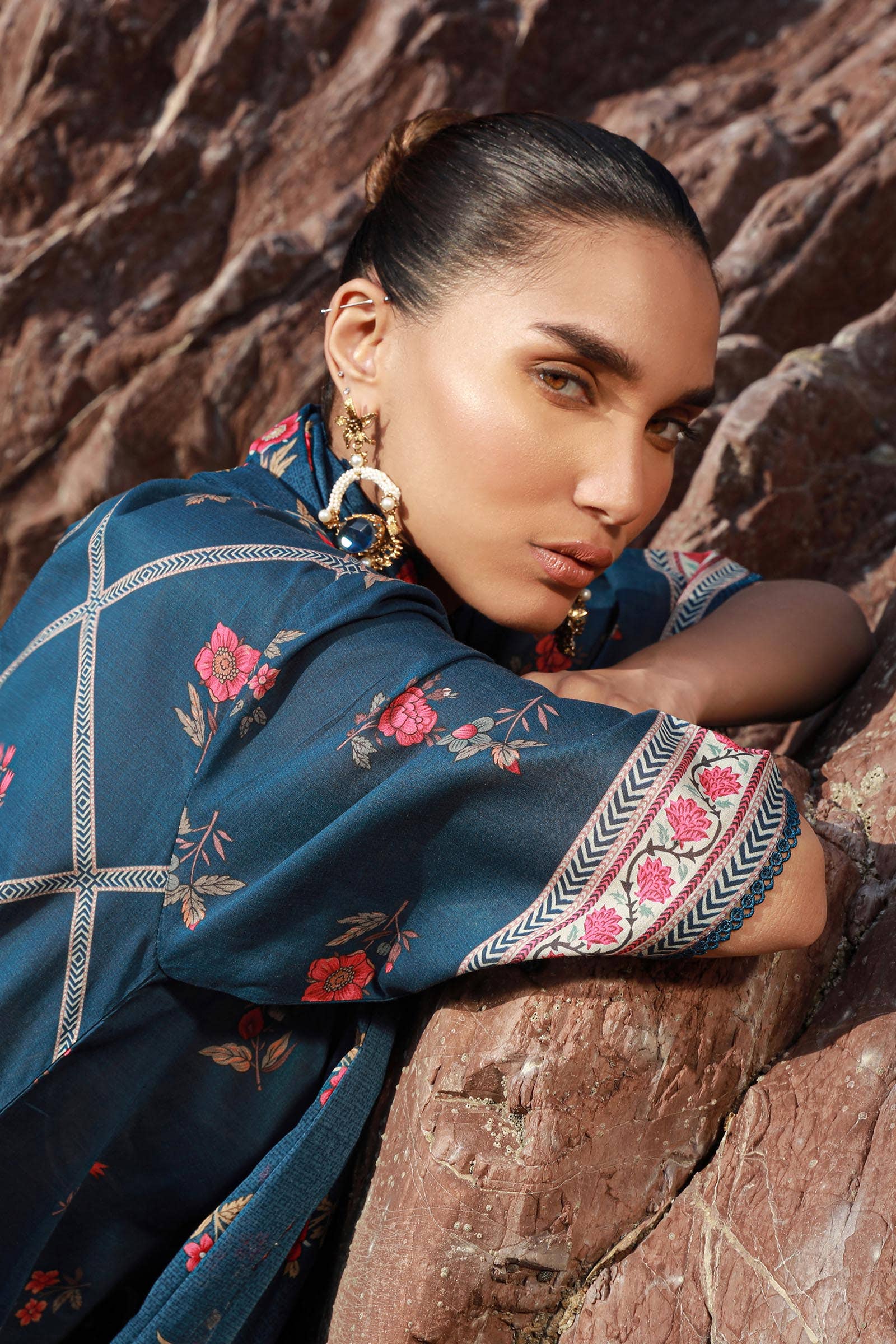 Sana Safinaz | Mahay Spring 24 | H241-020B-3CG - Pakistani Designer Dress - by Sana Safinaz | Type: Luxury - 100% Original at Saira Sultan