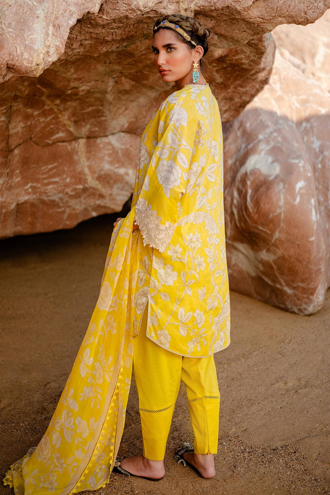 Sana Safinaz | Mahay Spring 24 | H241-001A-3CI - Pakistani Designer Dress - by Sana Safinaz | Type: Luxury - 100% Original at Saira Sultan