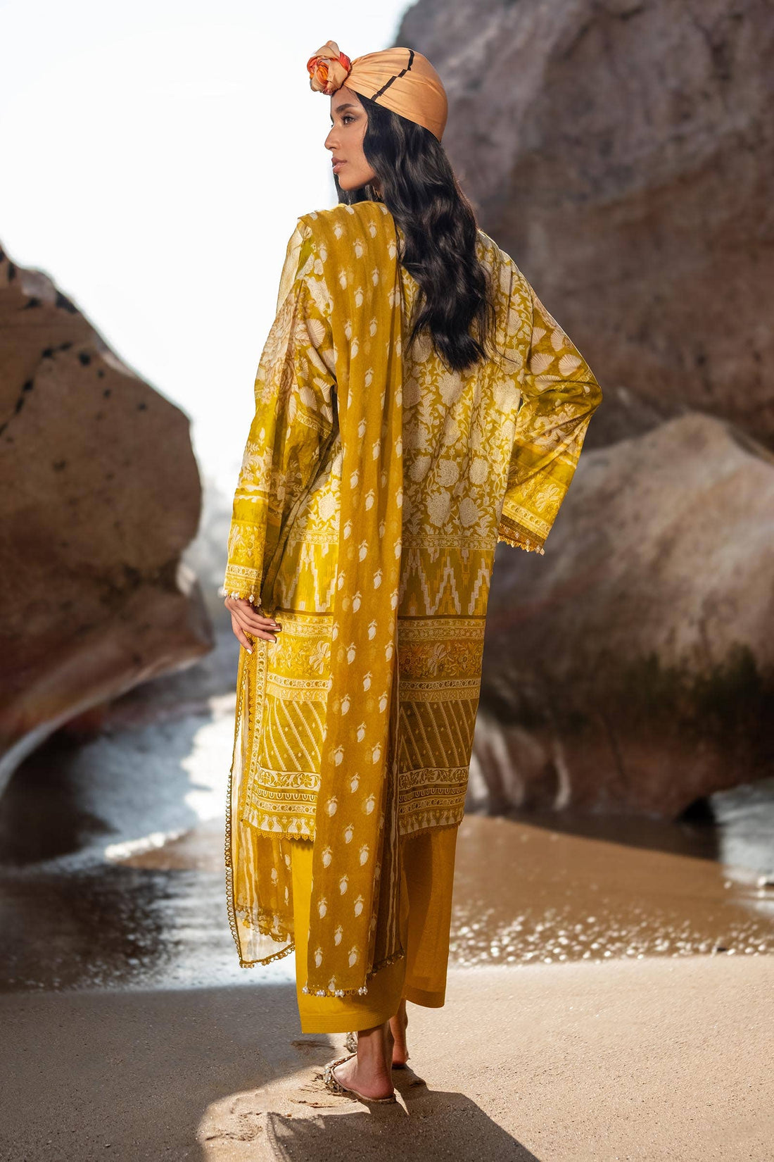 Sana Safinaz | Mahay Spring 24 | H241-005B-3CI - Pakistani Designer Dress - by Sana Safinaz | Type: Luxury - 100% Original at Saira Sultan