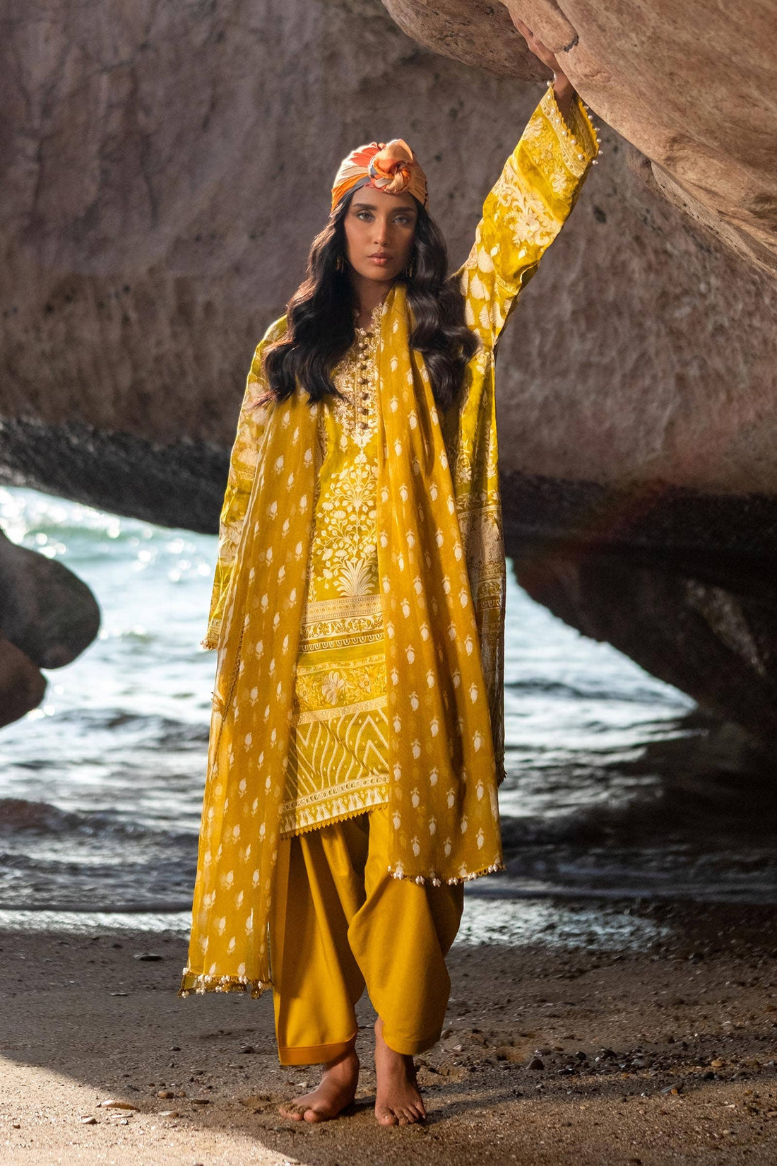 Sana Safinaz | Mahay Spring 24 | H241-005B-3CI - Pakistani Designer Dress - by Sana Safinaz | Type: Luxury - 100% Original at Saira Sultan