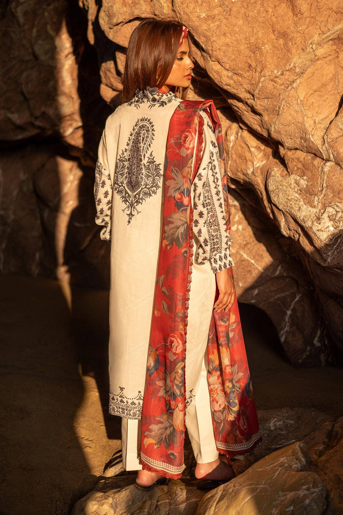Sana Safinaz | Mahay Spring 24 | H241-006A-2BS - Pakistani Designer Dress - by Sana Safinaz | Type: Luxury - 100% Original at Saira Sultan