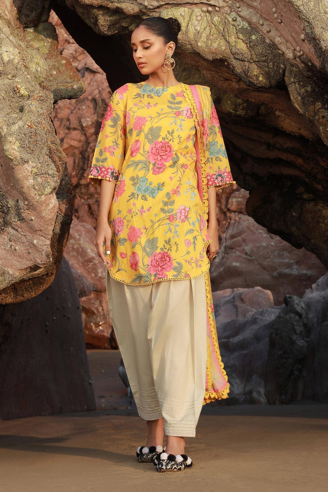 Sana Safinaz | Mahay Spring 24 | H241-007B-2S - Pakistani Designer Dress - by Sana Safinaz | Type: Luxury - 100% Original at Saira Sultan
