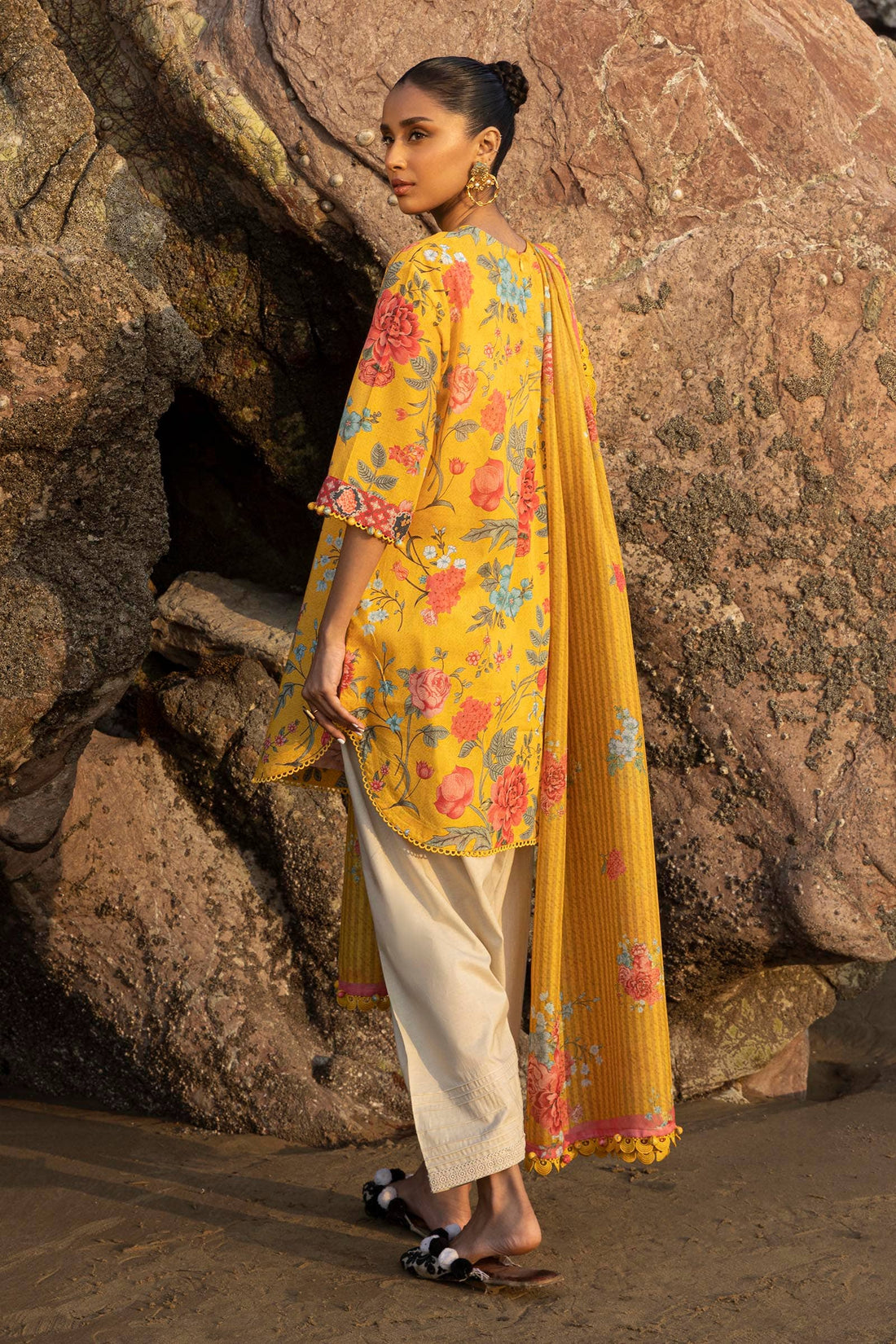 Sana Safinaz | Mahay Spring 24 | H241-007B-2S - Pakistani Designer Dress - by Sana Safinaz | Type: Luxury - 100% Original at Saira Sultan