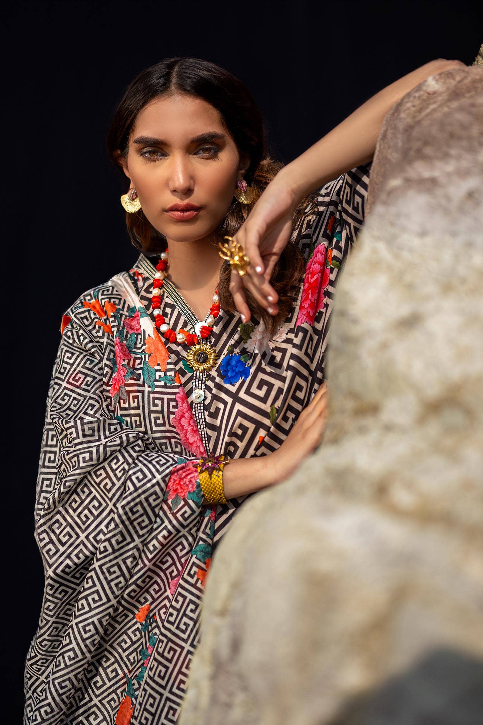 Sana Safinaz | Mahay Spring 24 | H241-013A-2BK - Pakistani Designer Dress - by Sana Safinaz | Type: Luxury - 100% Original at Saira Sultan