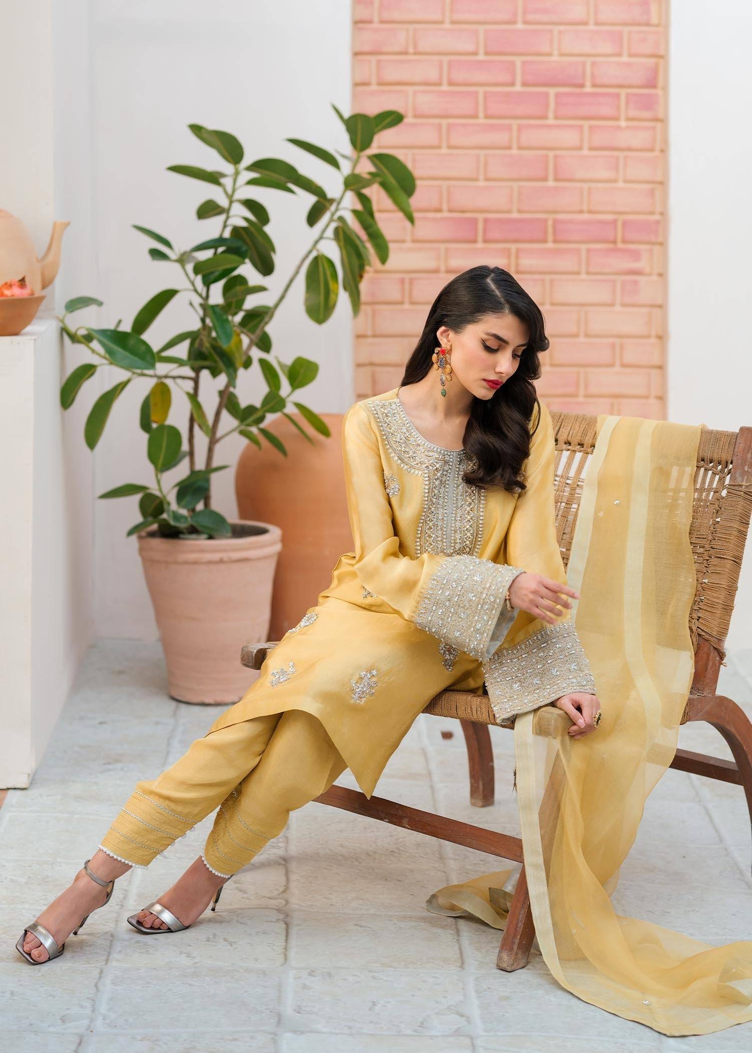 Mahum Asad | Raising The Bar | Bombshell - Pakistani Designer Dress - by Mahum Asad | Type: Formal - 100% Original at Saira Sultan