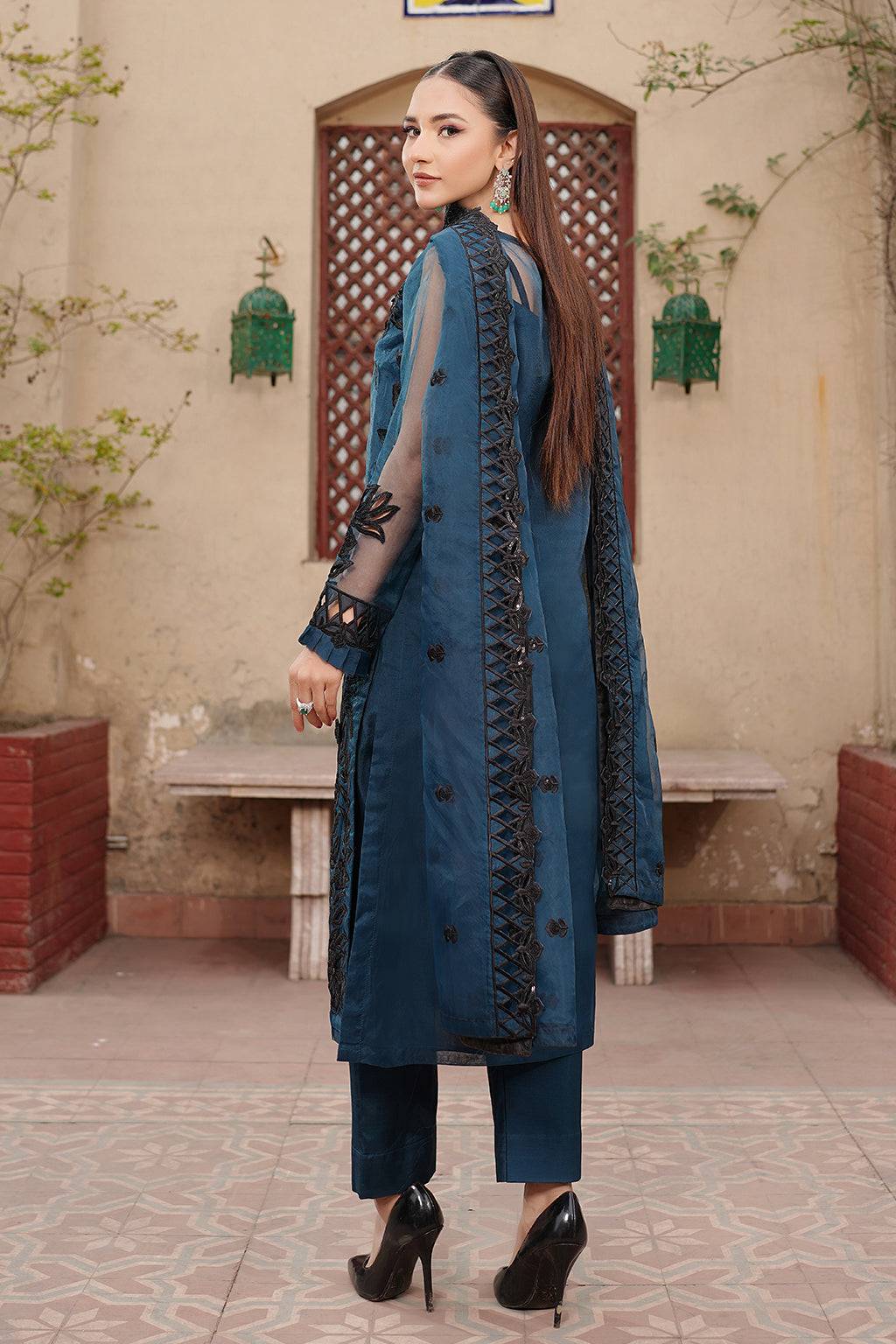 Maryams | Luxury Eid Pret | M-1102 - Pakistani Designer Dress - by Maryams | Type: Luxury - 100% Original at Saira Sultan