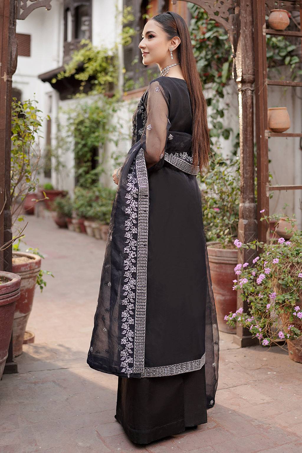 Maryams | Luxury Eid Pret | M-1106 - Pakistani Designer Dress - by Maryams | Type: Luxury - 100% Original at Saira Sultan