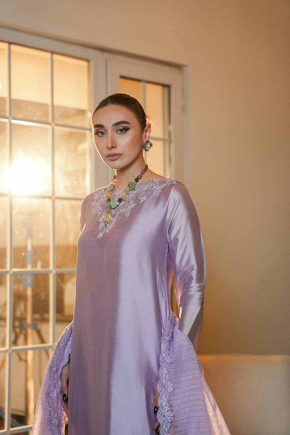 Nilofer Shahid | Verve Summer 24 | Dynamic Diva (3pc)- Verve SS 24 - Pakistani Designer Dress - by Nilofer Shahid | Type: Formal - 100% Original at Saira Sultan