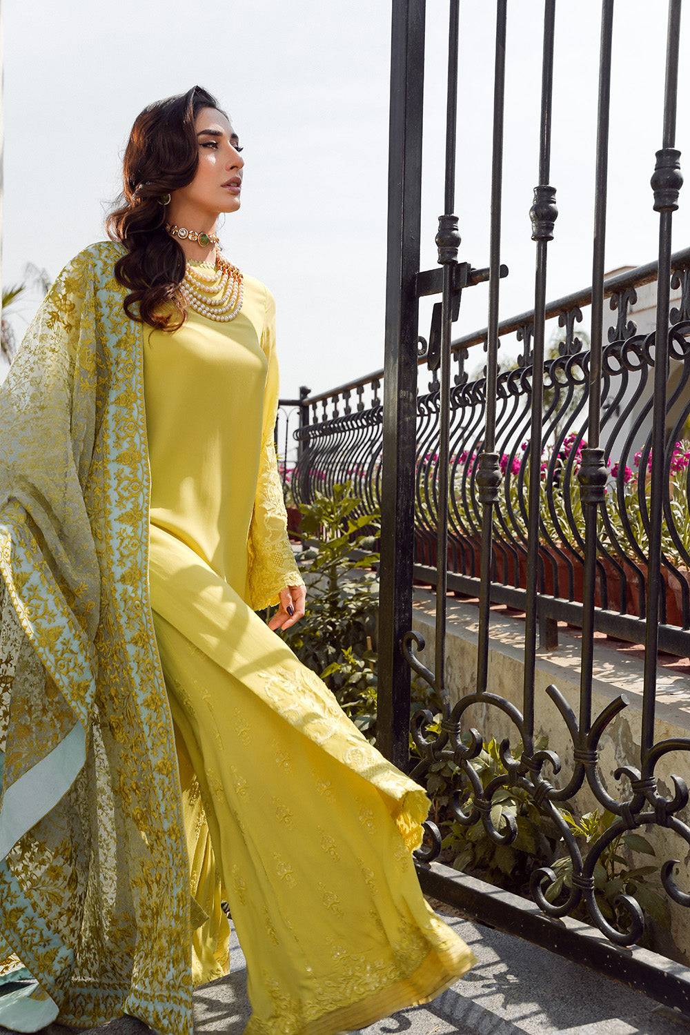 Nilofer Shahid | Verve Summer 24 | Evara (3pc)  Verve SS 24 - Pakistani Designer Dress - by Nilofer Shahid | Type: Formal - 100% Original at Saira Sultan
