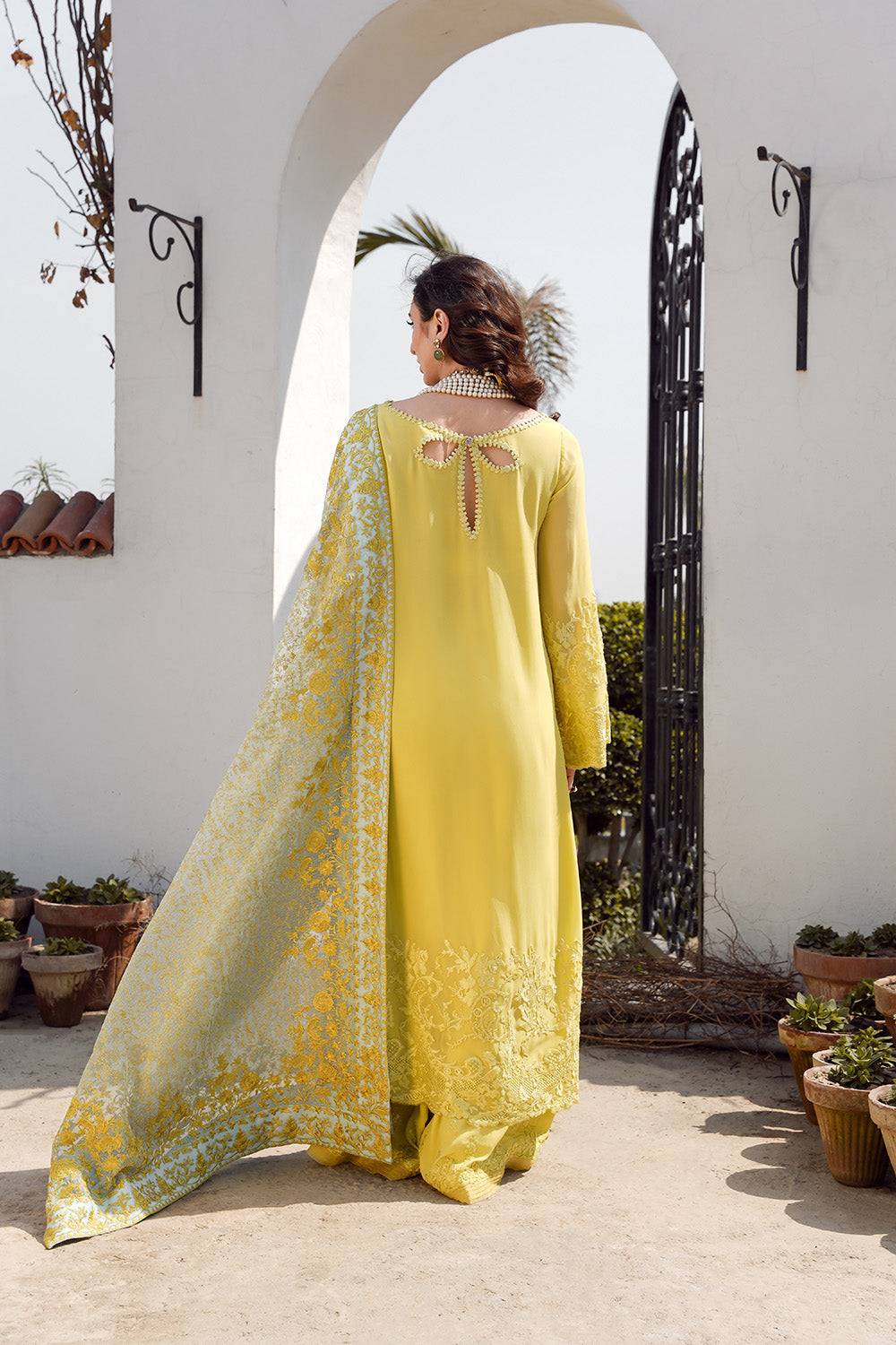 Nilofer Shahid | Verve Summer 24 | Evara (3pc)  Verve SS 24 - Pakistani Designer Dress - by Nilofer Shahid | Type: Formal - 100% Original at Saira Sultan