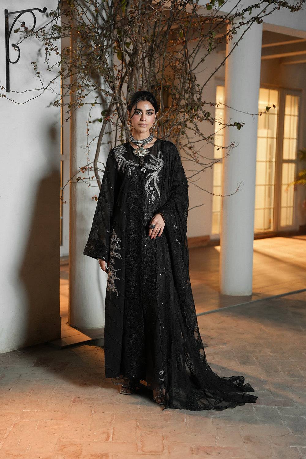 Nilofer Shahid | Verve Summer 24 | Amorist (3pc)- Verve SS 24 - Pakistani Designer Dress - by Nilofer Shahid | Type: Formal - 100% Original at Saira Sultan