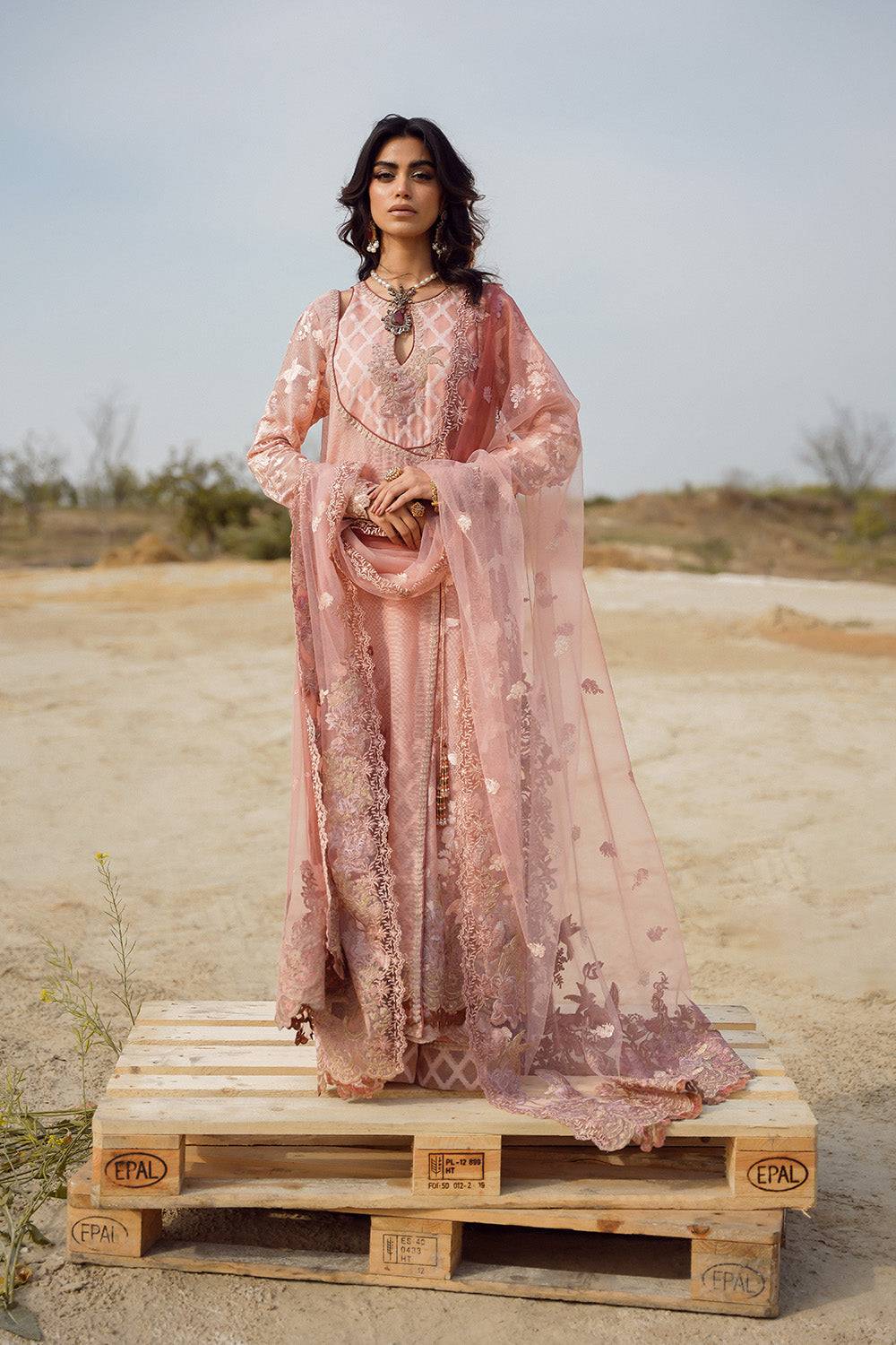 Nilofer Shahid | Verve Summer 24 | Sasha (3pc)  Verve SS 24 - Pakistani Designer Dress - by Nilofer Shahid | Type: Formal - 100% Original at Saira Sultan