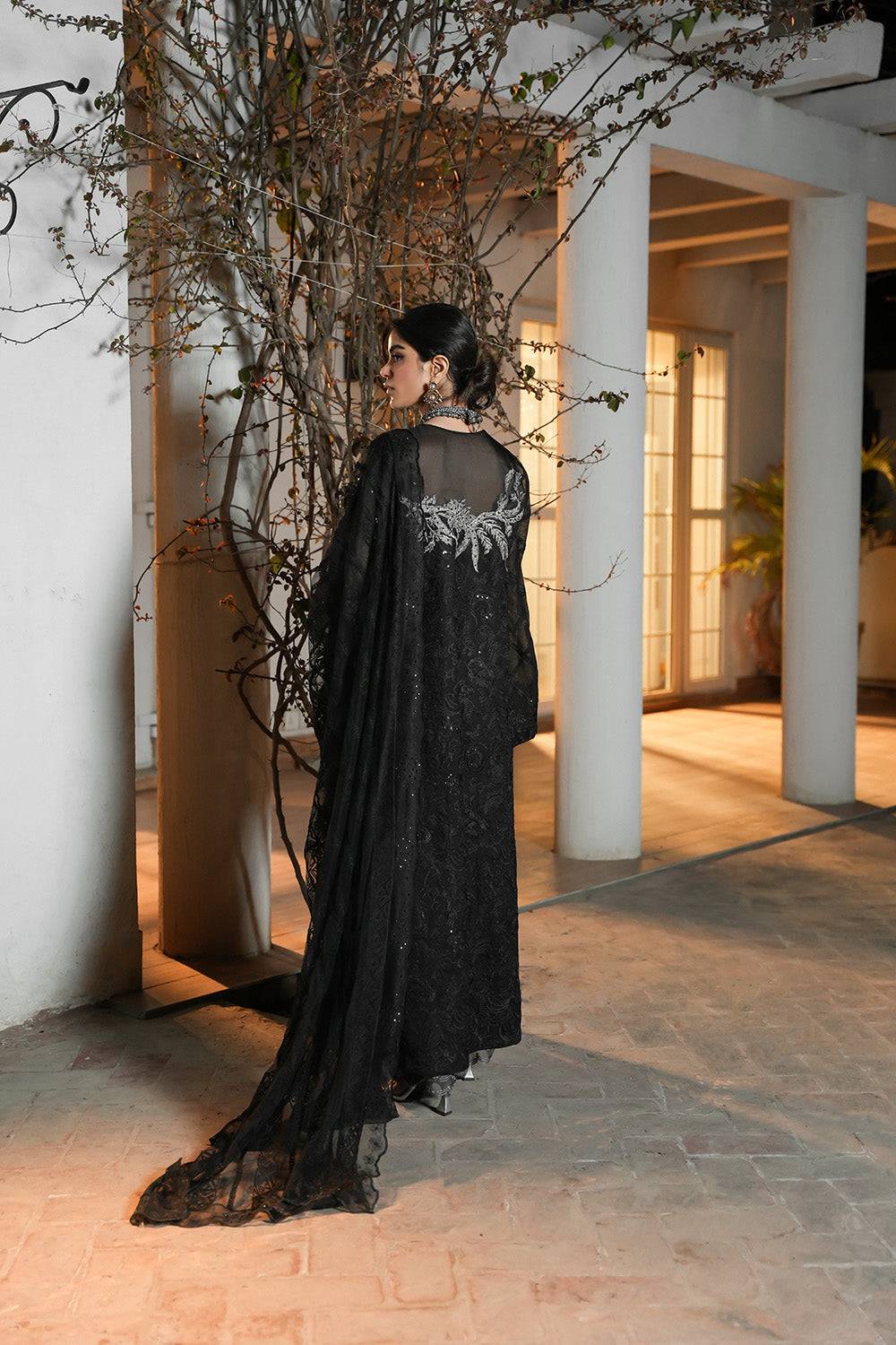 Nilofer Shahid | Verve Summer 24 | Amorist (3pc)- Verve SS 24 - Pakistani Designer Dress - by Nilofer Shahid | Type: Formal - 100% Original at Saira Sultan