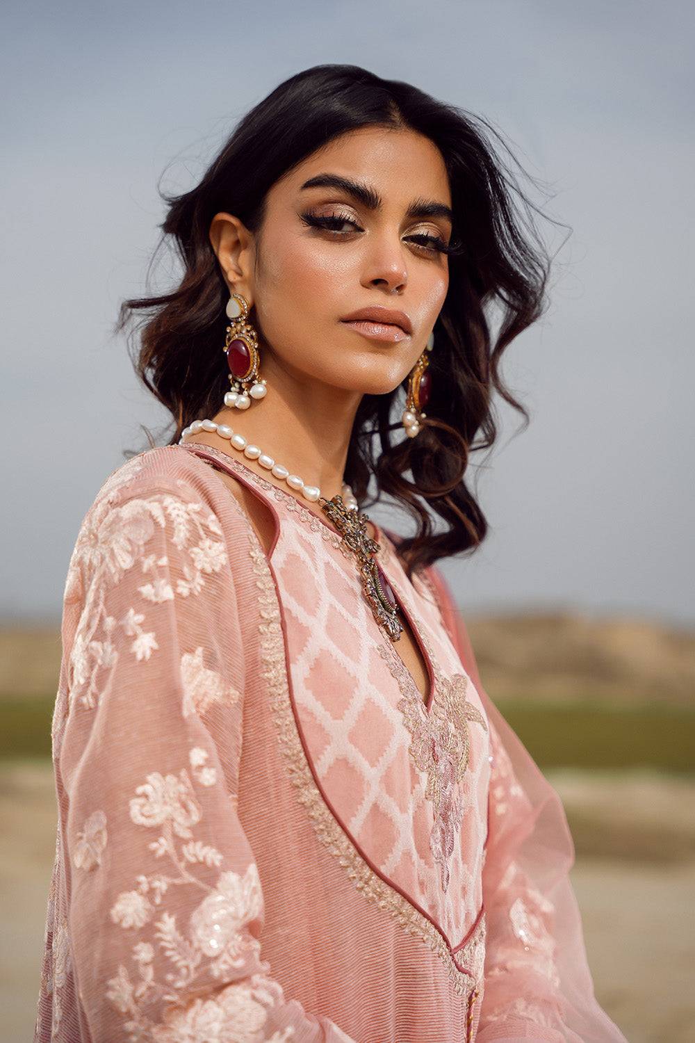 Nilofer Shahid | Verve Summer 24 | Sasha (3pc)  Verve SS 24 - Pakistani Designer Dress - by Nilofer Shahid | Type: Formal - 100% Original at Saira Sultan