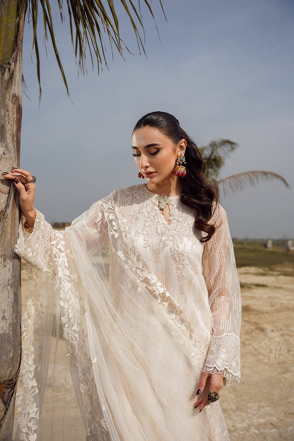 Nilofer Shahid | Verve Summer 24 | Anastasia (3pc)  Verve SS 24 - Pakistani Designer Dress - by Nilofer Shahid | Type: Formal - 100% Original at Saira Sultan