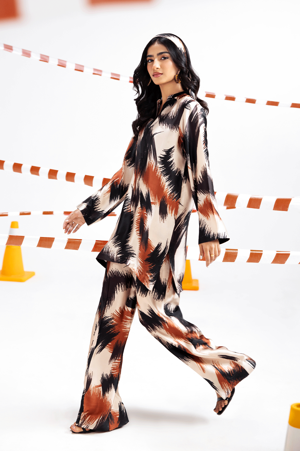 Afsanah | The Print Edit | SANDSHELL AP-116 M Black Silk