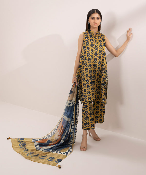 Sapphire | Eid Collection | D102 - Pakistani Designer Dress - by Sapphire | Type: Luxury - 100% Original at Saira Sultan