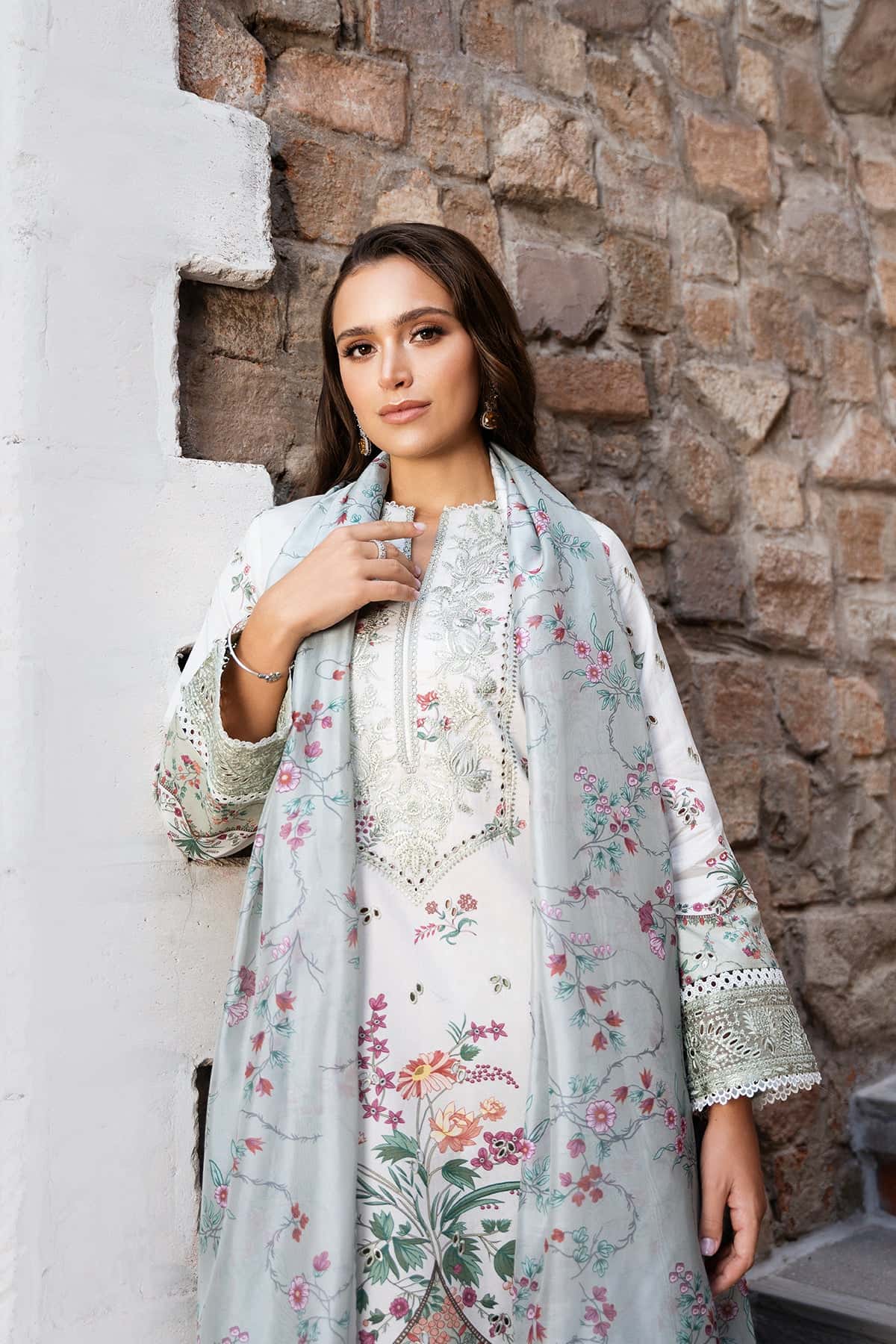 Afrozeh | Damask The Holiday Edit 25 | Rosheen A M Off White Lawn
