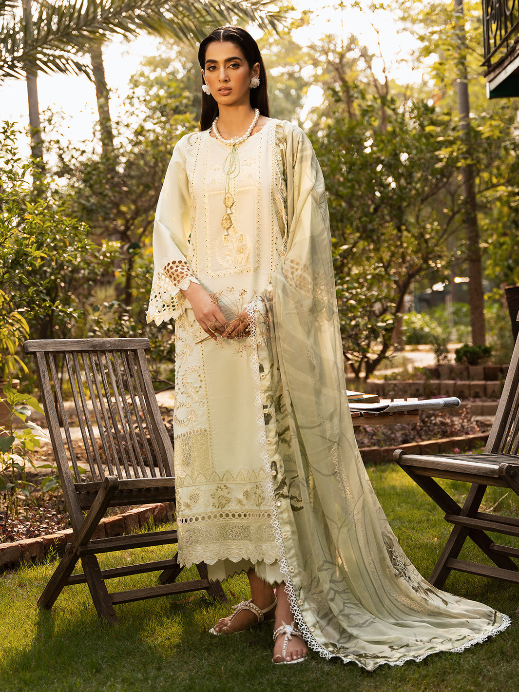 Izel | Dastak Luxury Lawn | SIRAA -  Izel Ladies Clothes -  Saira Sultan