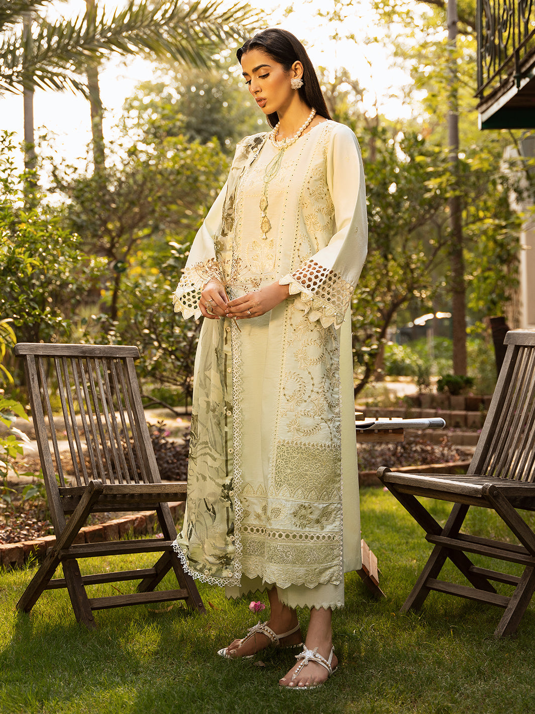 Izel | Dastak Luxury Lawn | SIRAA -  Izel Ladies Clothes -  Saira Sultan